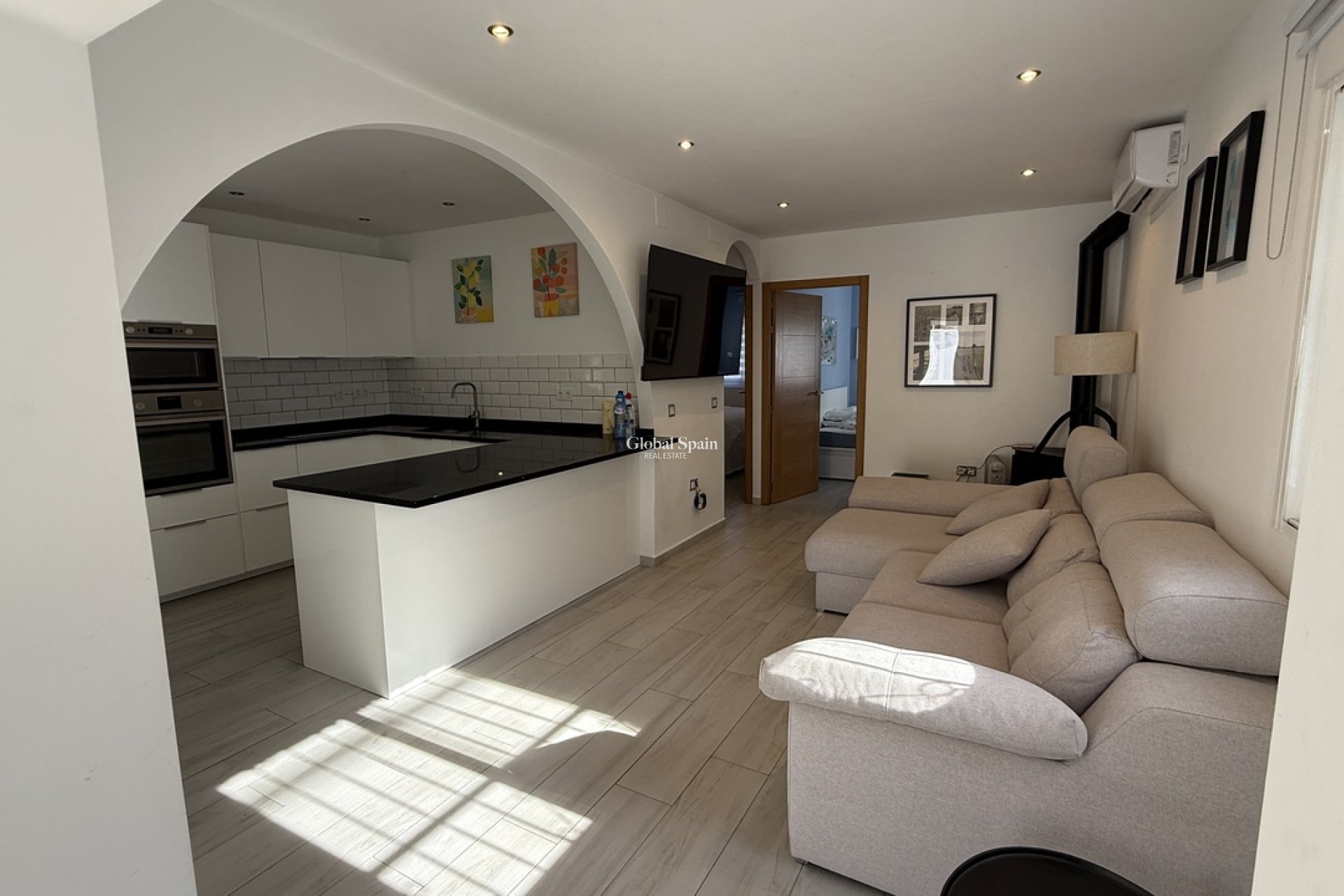 Resale - VILLA -
VILLAMARTÍN - Costa Blanca