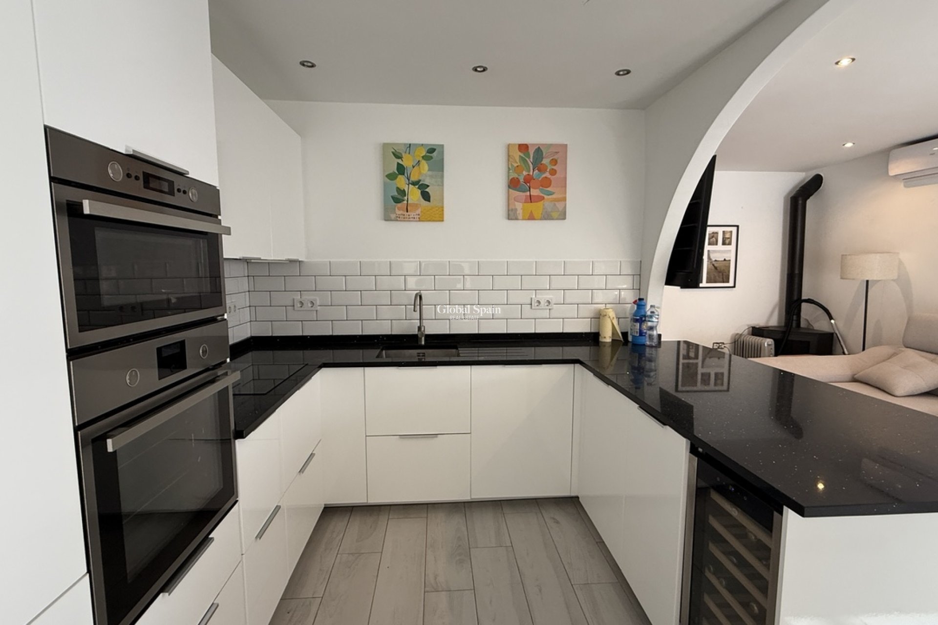 Resale - VILLA -
VILLAMARTÍN - Costa Blanca