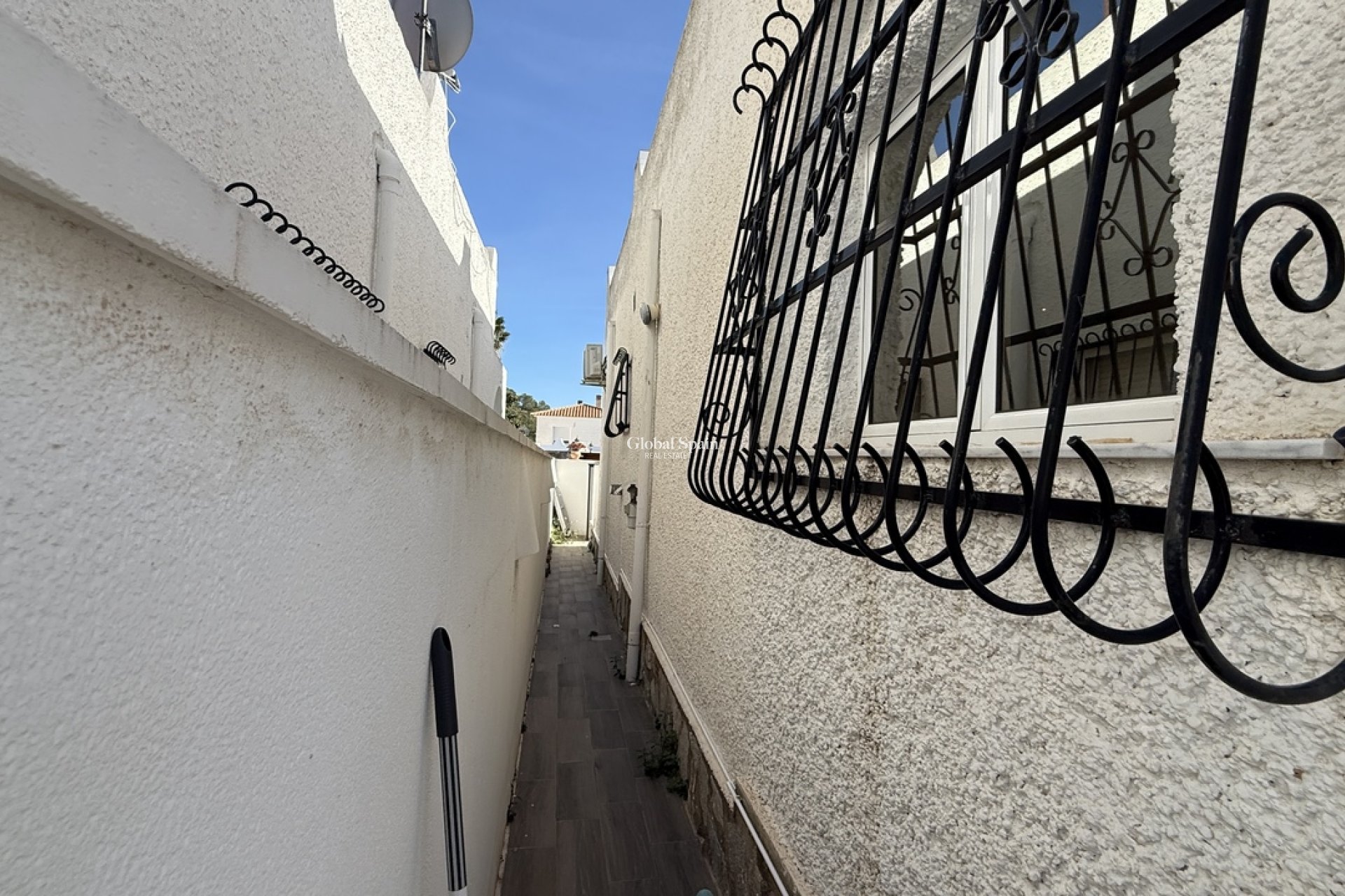 Resale - VILLA -
VILLAMARTÍN - Costa Blanca