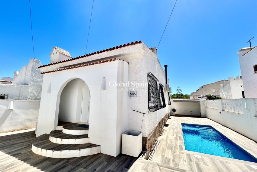 Resale - VILLA -
VILLAMARTÍN - Costa Blanca