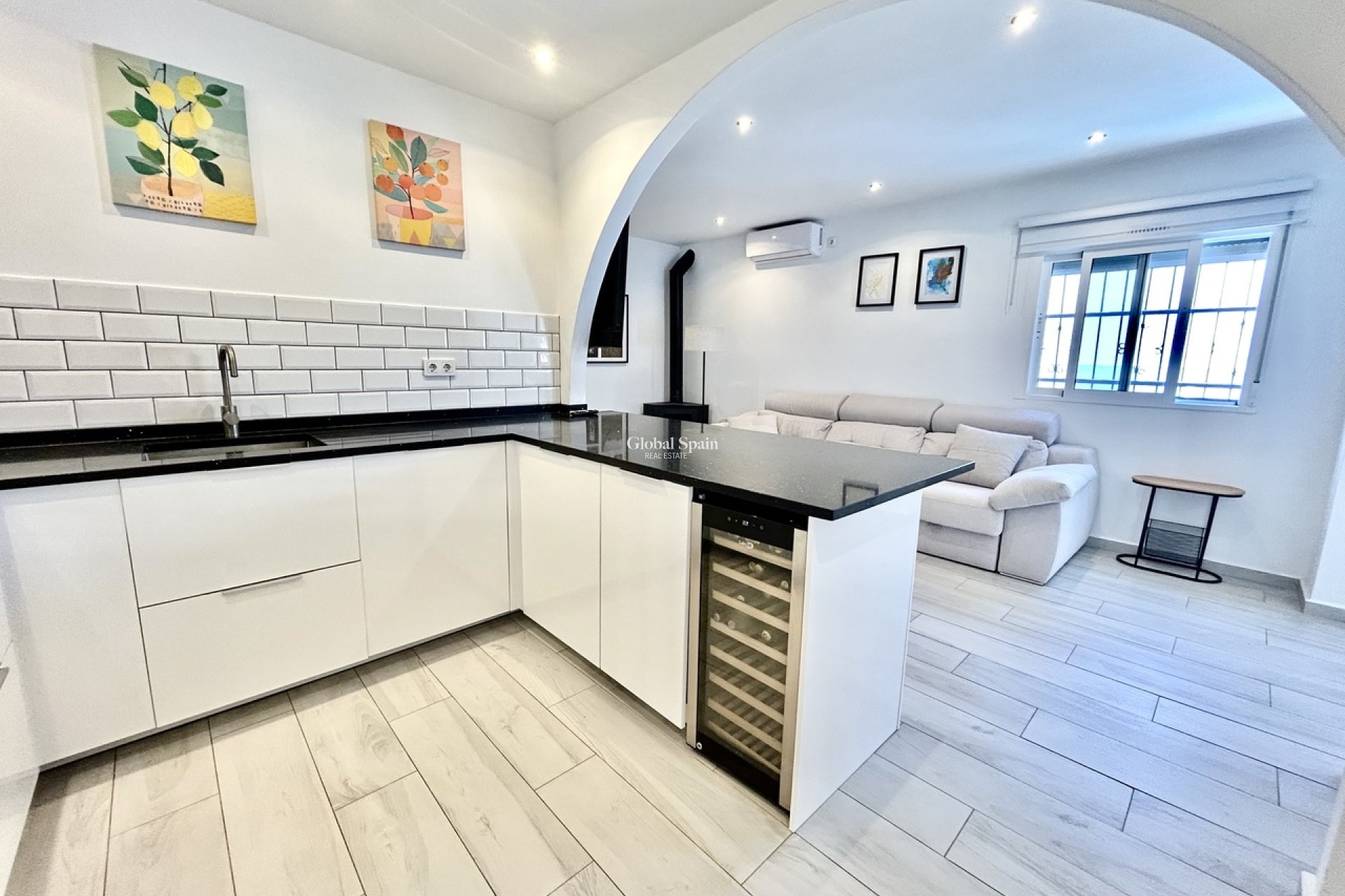 Resale - VILLA -
VILLAMARTÍN - Costa Blanca