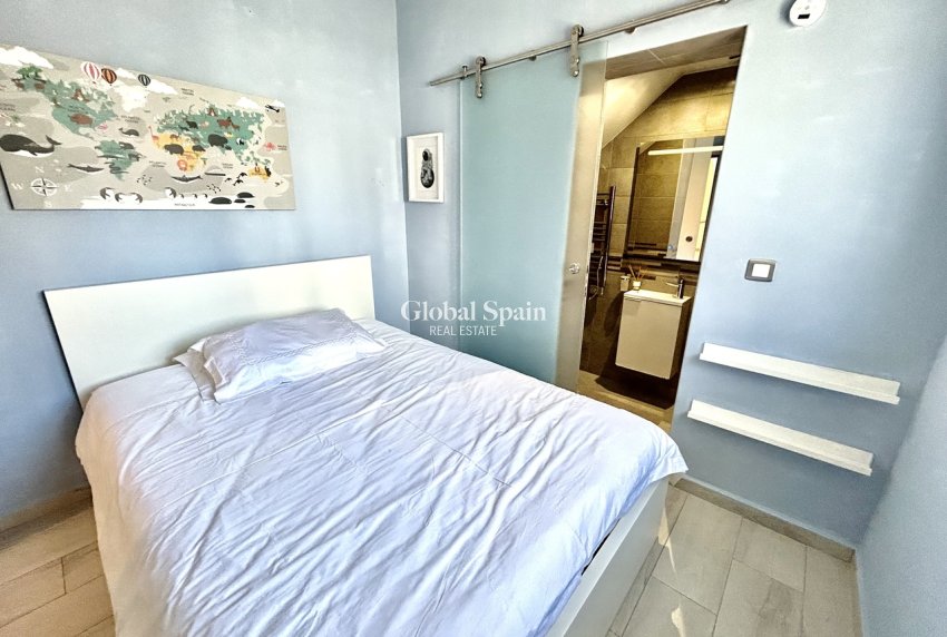 Resale - VILLA -
VILLAMARTÍN - Costa Blanca