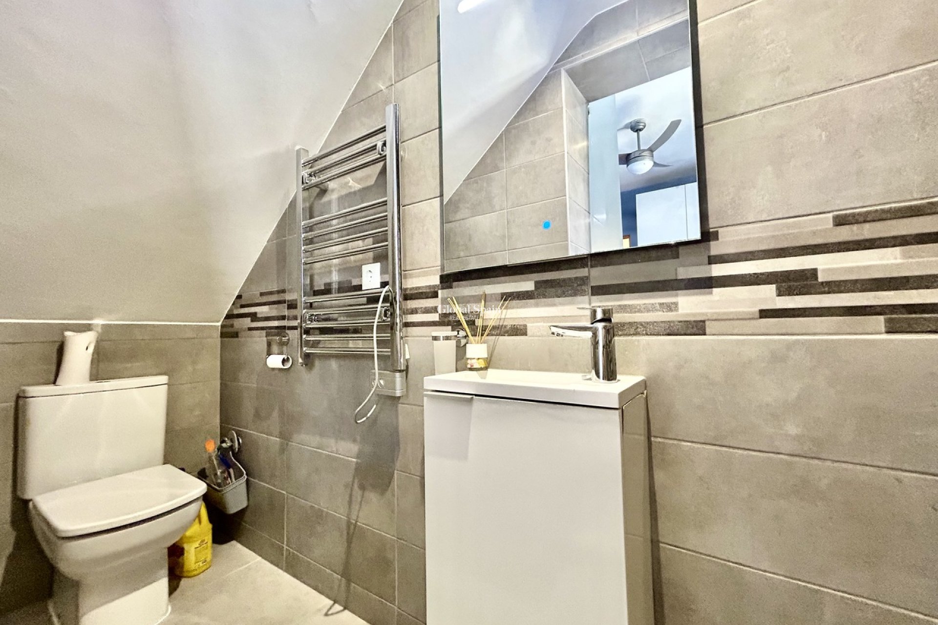 Resale - VILLA -
VILLAMARTÍN - Costa Blanca