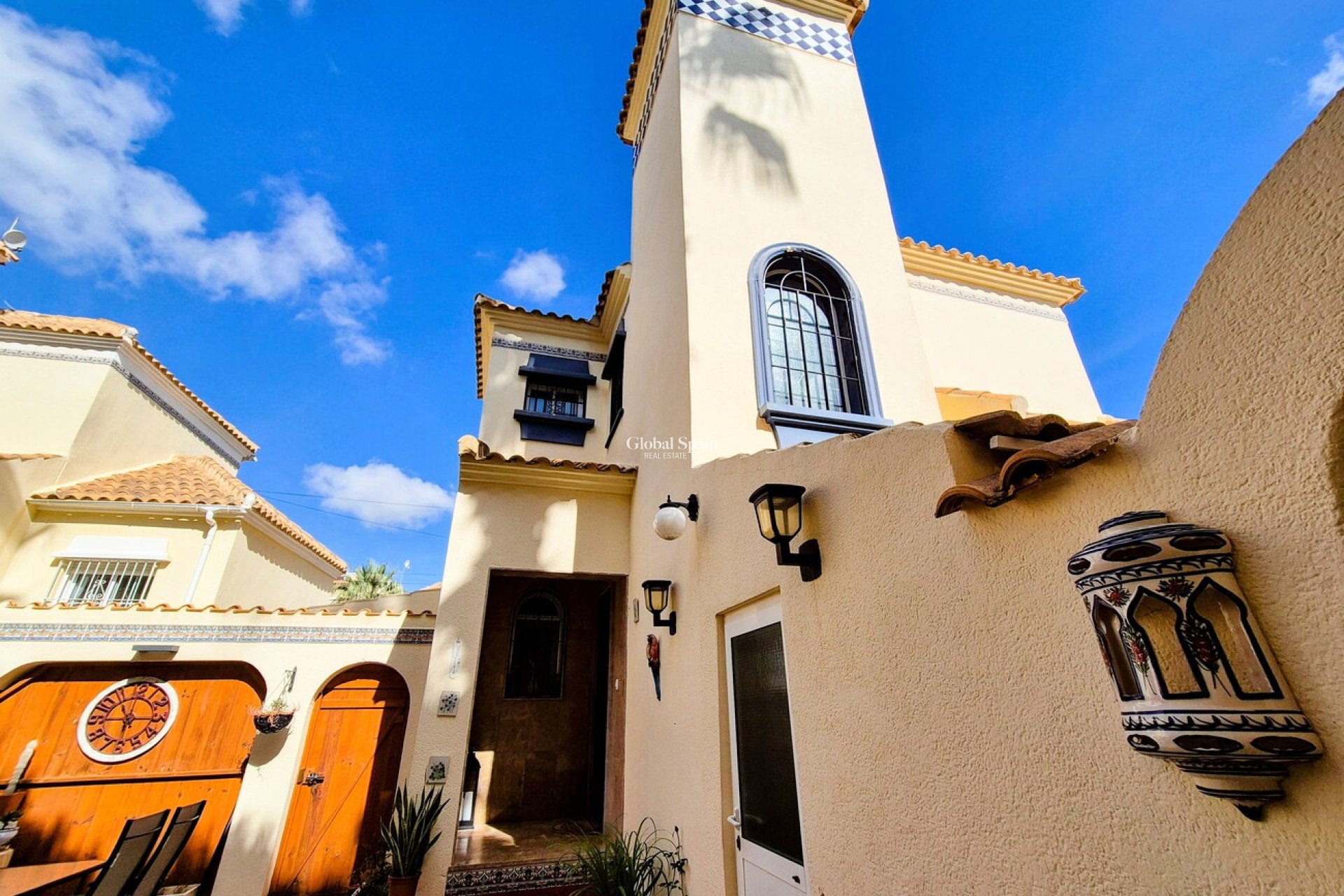 Resale - VILLA -
VILLAMARTÍN - Costa Blanca