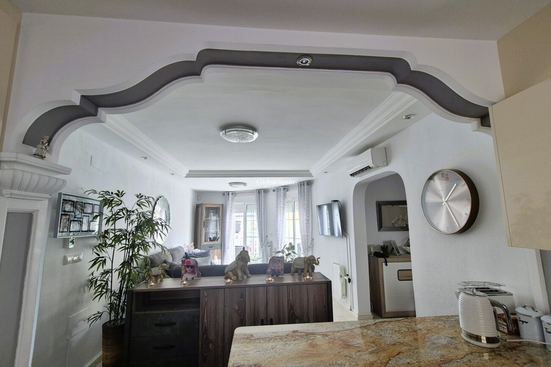Resale - VILLA -
VILLAMARTÍN - Costa Blanca
