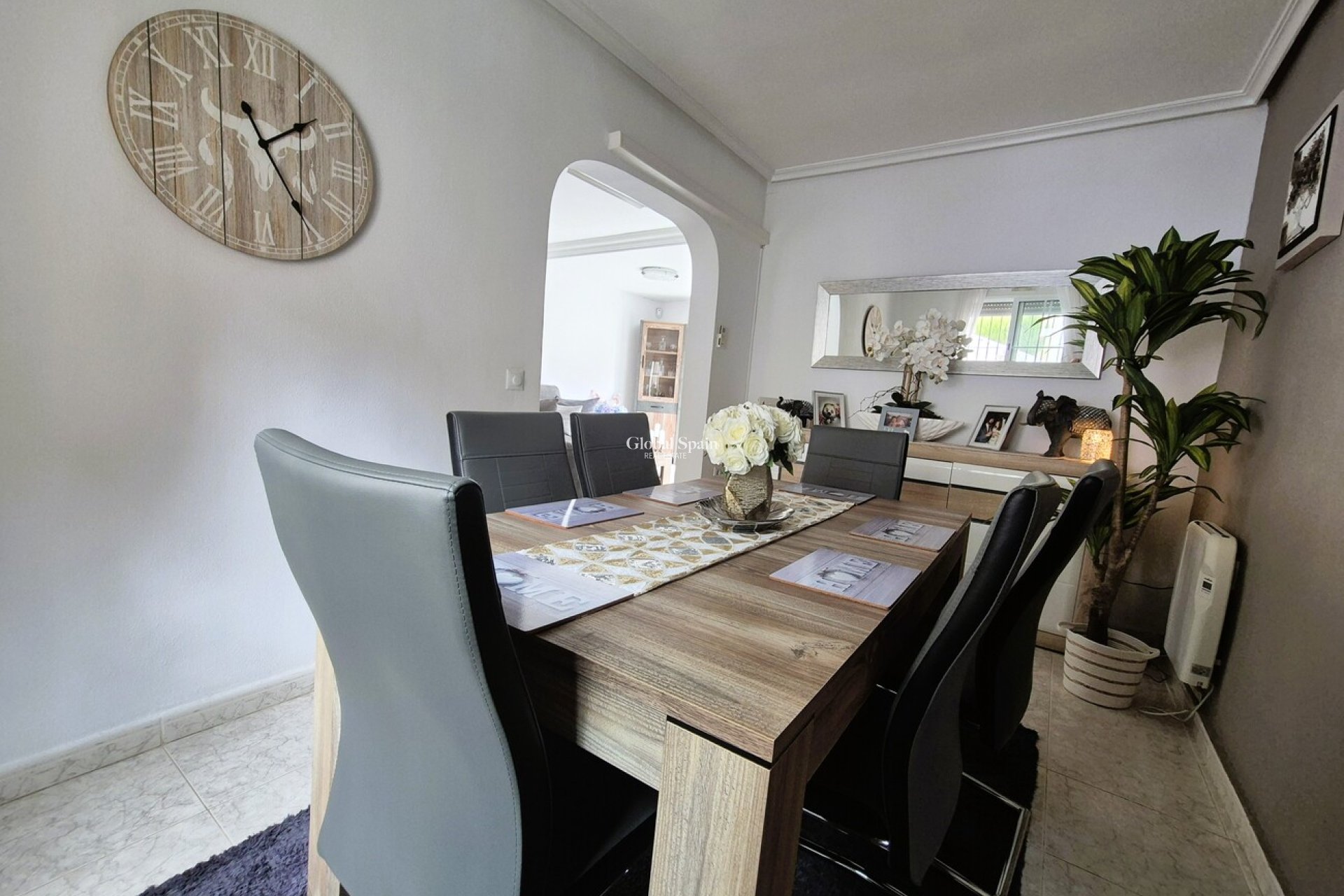 Resale - VILLA -
VILLAMARTÍN - Costa Blanca