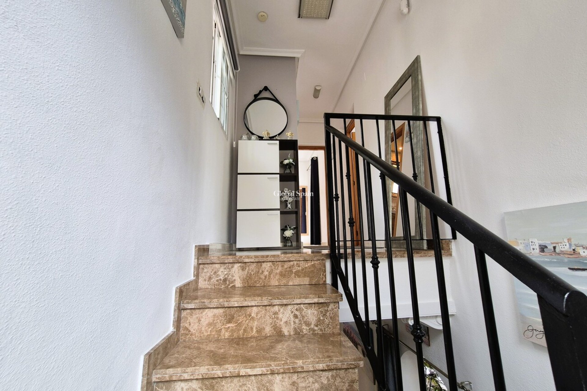 Resale - VILLA -
VILLAMARTÍN - Costa Blanca