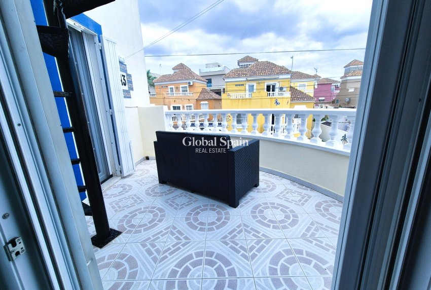 Resale - VILLA -
VILLAMARTÍN - Costa Blanca