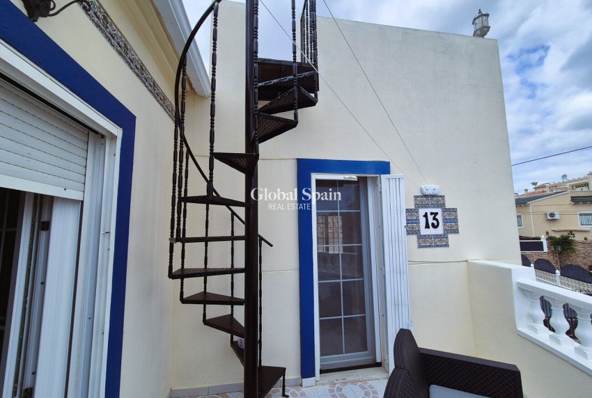 Resale - VILLA -
VILLAMARTÍN - Costa Blanca