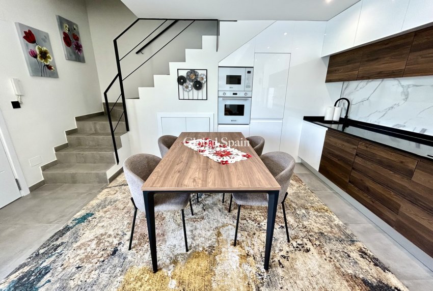 Resale - VILLA -
VILLAMARTÍN - Costa Blanca