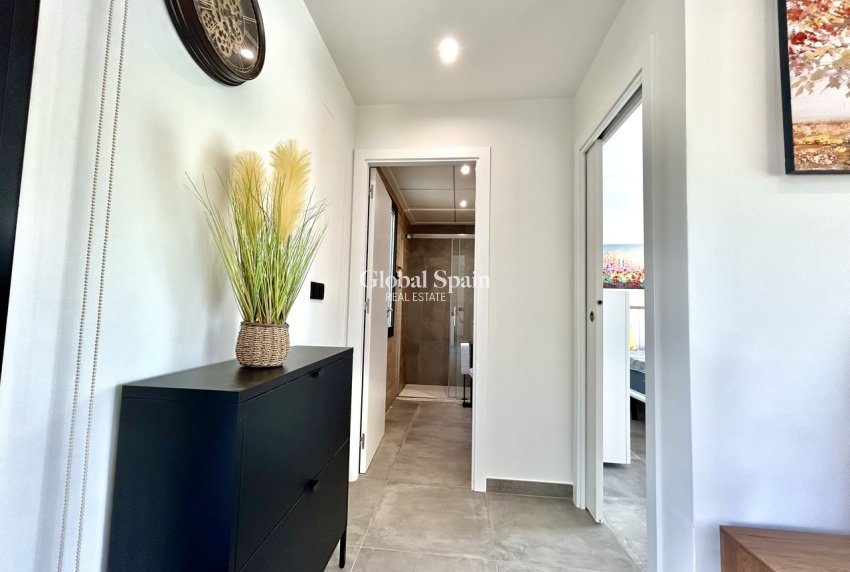 Resale - VILLA -
VILLAMARTÍN - Costa Blanca