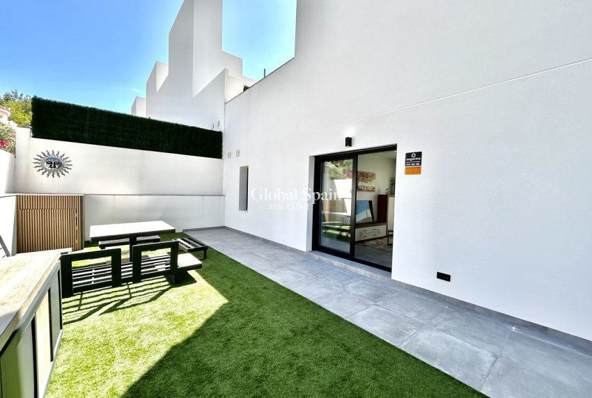 Resale - VILLA -
VILLAMARTÍN - Costa Blanca