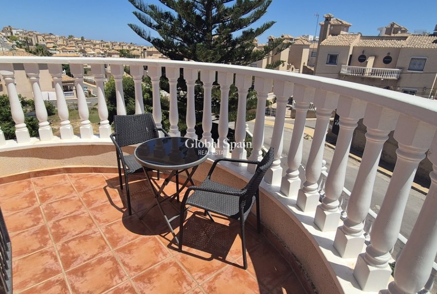 Resale - VILLA -
VILLAMARTÍN - Costa Blanca