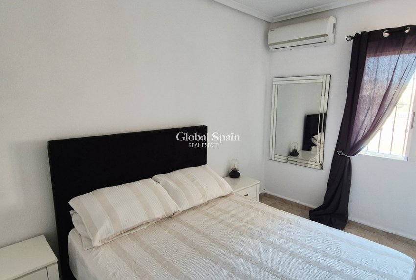 Resale - VILLA -
VILLAMARTÍN - Costa Blanca