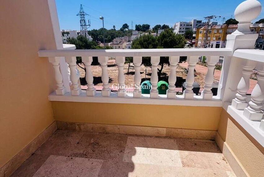 Resale - VILLA -
VILLAMARTÍN - Costa Blanca