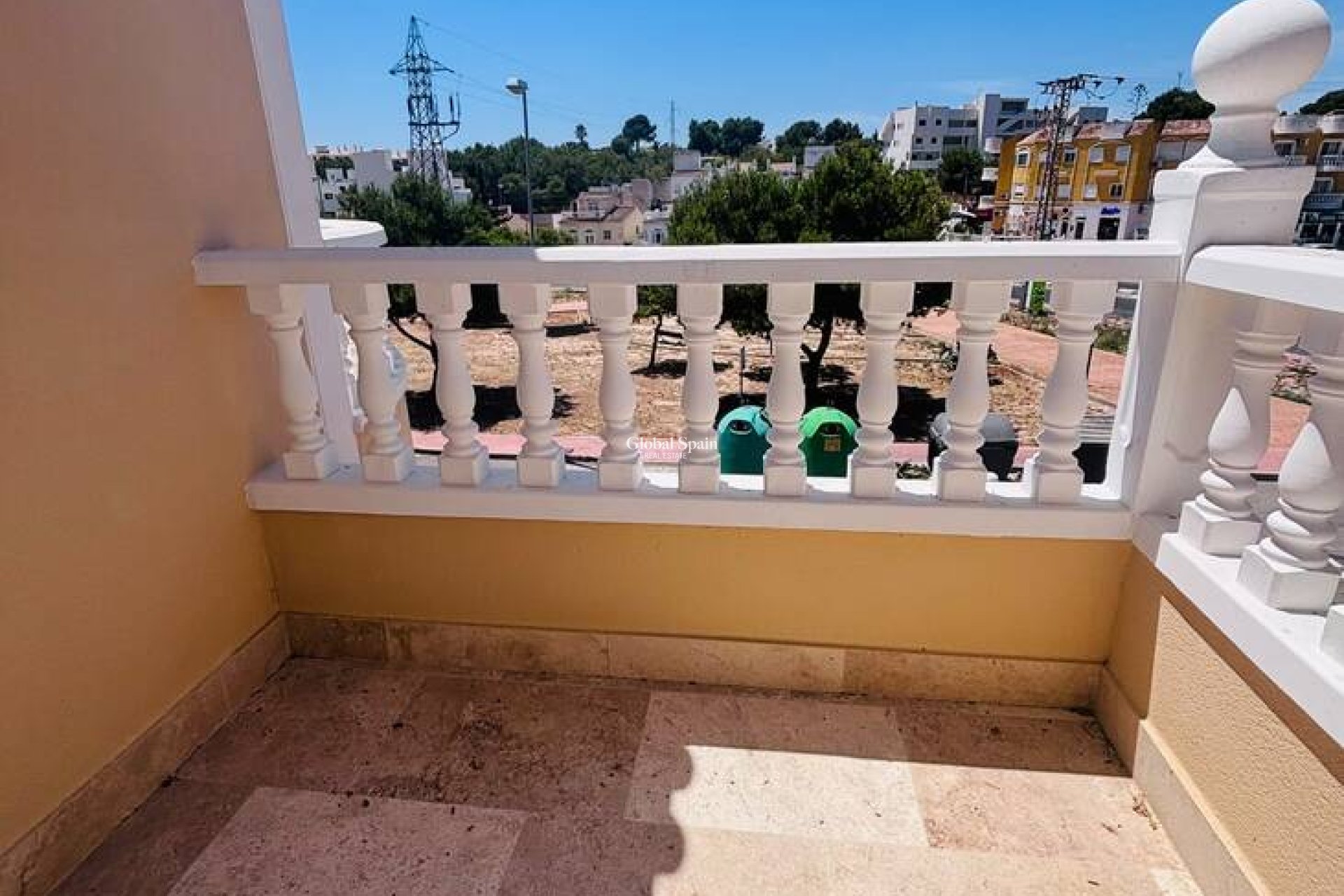 Resale - VILLA -
VILLAMARTÍN - Costa Blanca