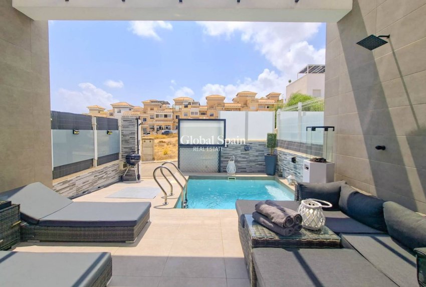Resale - VILLA -
VILLAMARTÍN - Costa Blanca