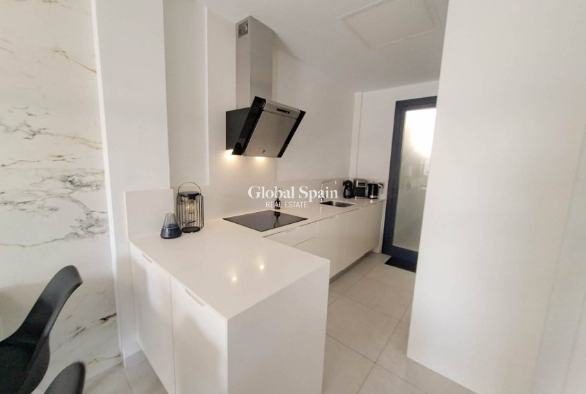 Resale - VILLA -
VILLAMARTÍN - Costa Blanca