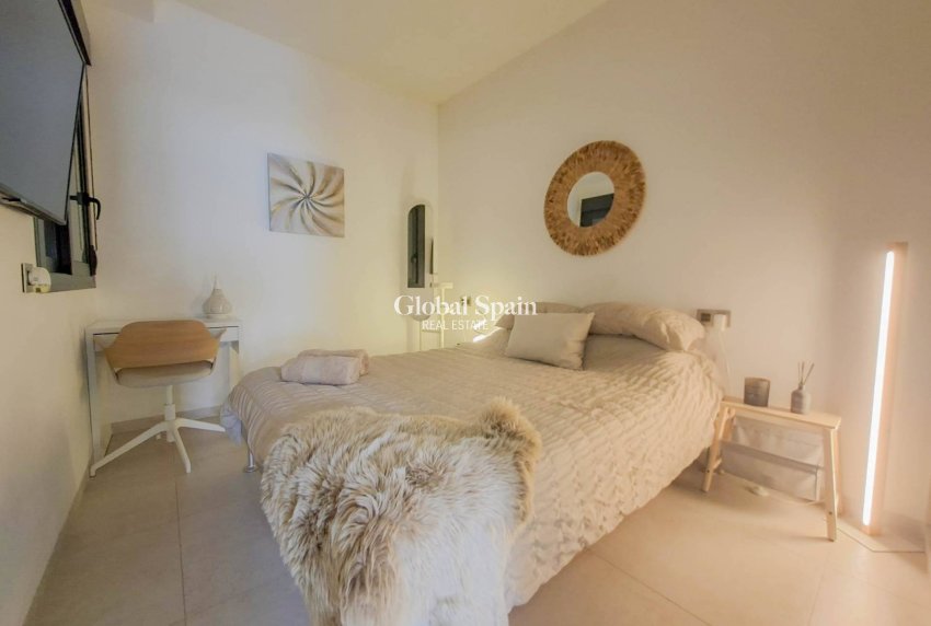 Resale - VILLA -
VILLAMARTÍN - Costa Blanca