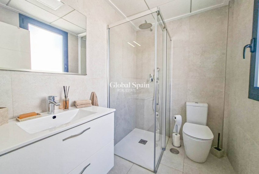 Resale - VILLA -
VILLAMARTÍN - Costa Blanca