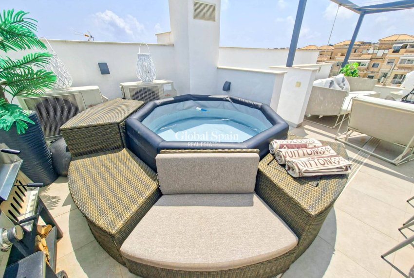 Resale - VILLA -
VILLAMARTÍN - Costa Blanca