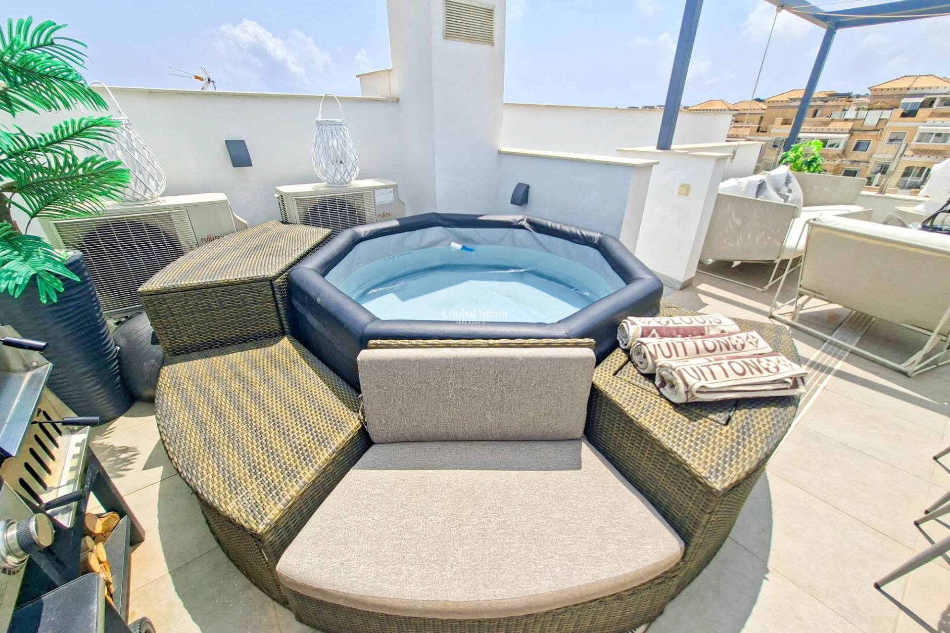 Resale - VILLA -
VILLAMARTÍN - Costa Blanca