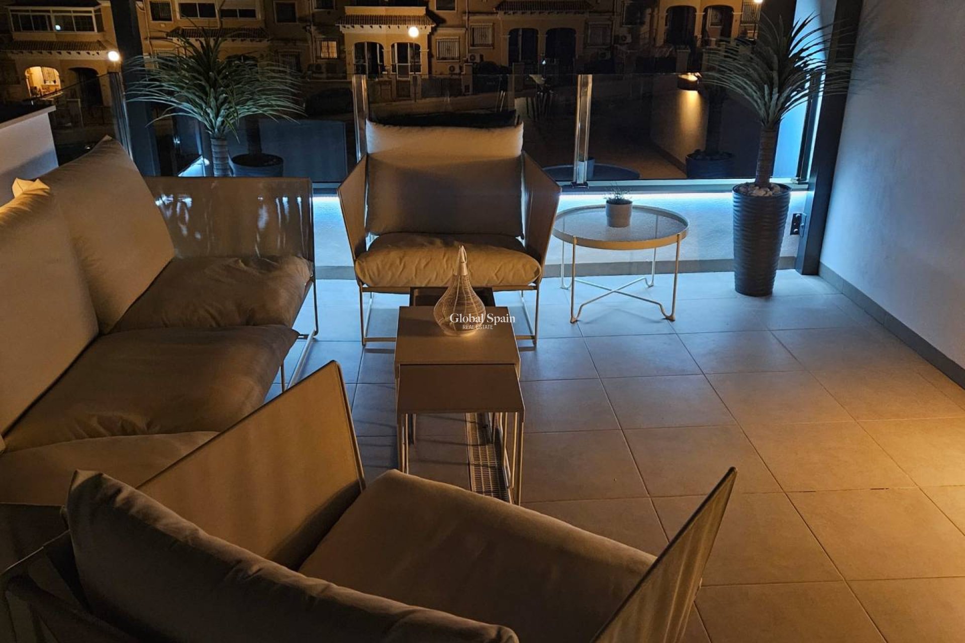 Resale - VILLA -
VILLAMARTÍN - Costa Blanca