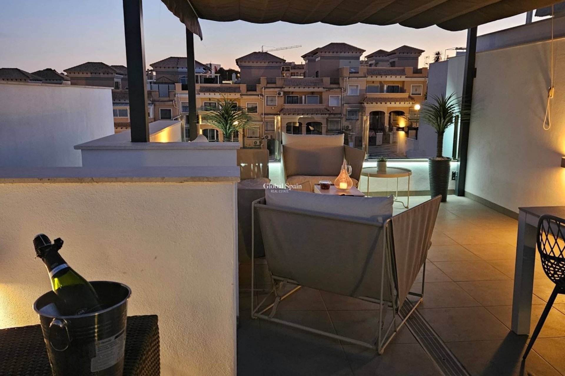Resale - VILLA -
VILLAMARTÍN - Costa Blanca