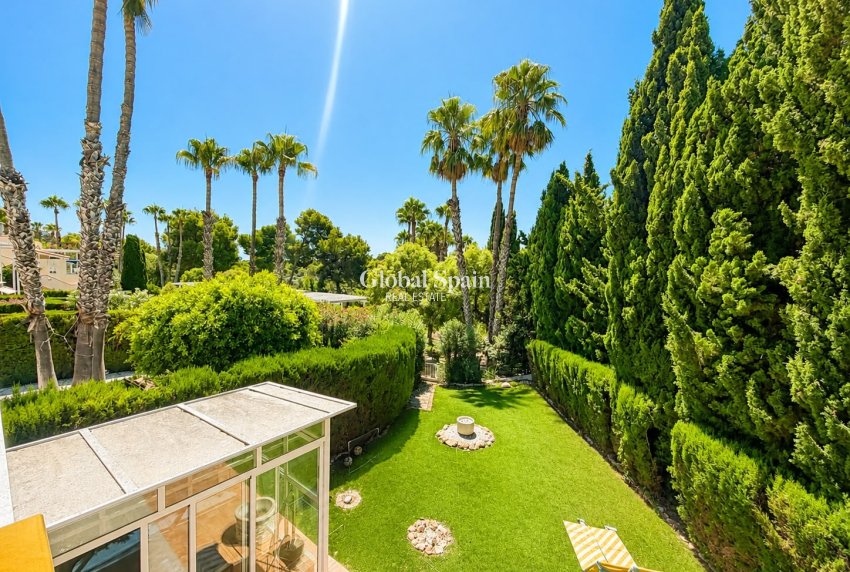 Resale - VILLA -
VILLAMARTÍN - Costa Blanca