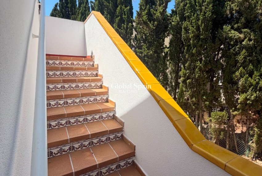 Resale - VILLA -
VILLAMARTÍN - Costa Blanca