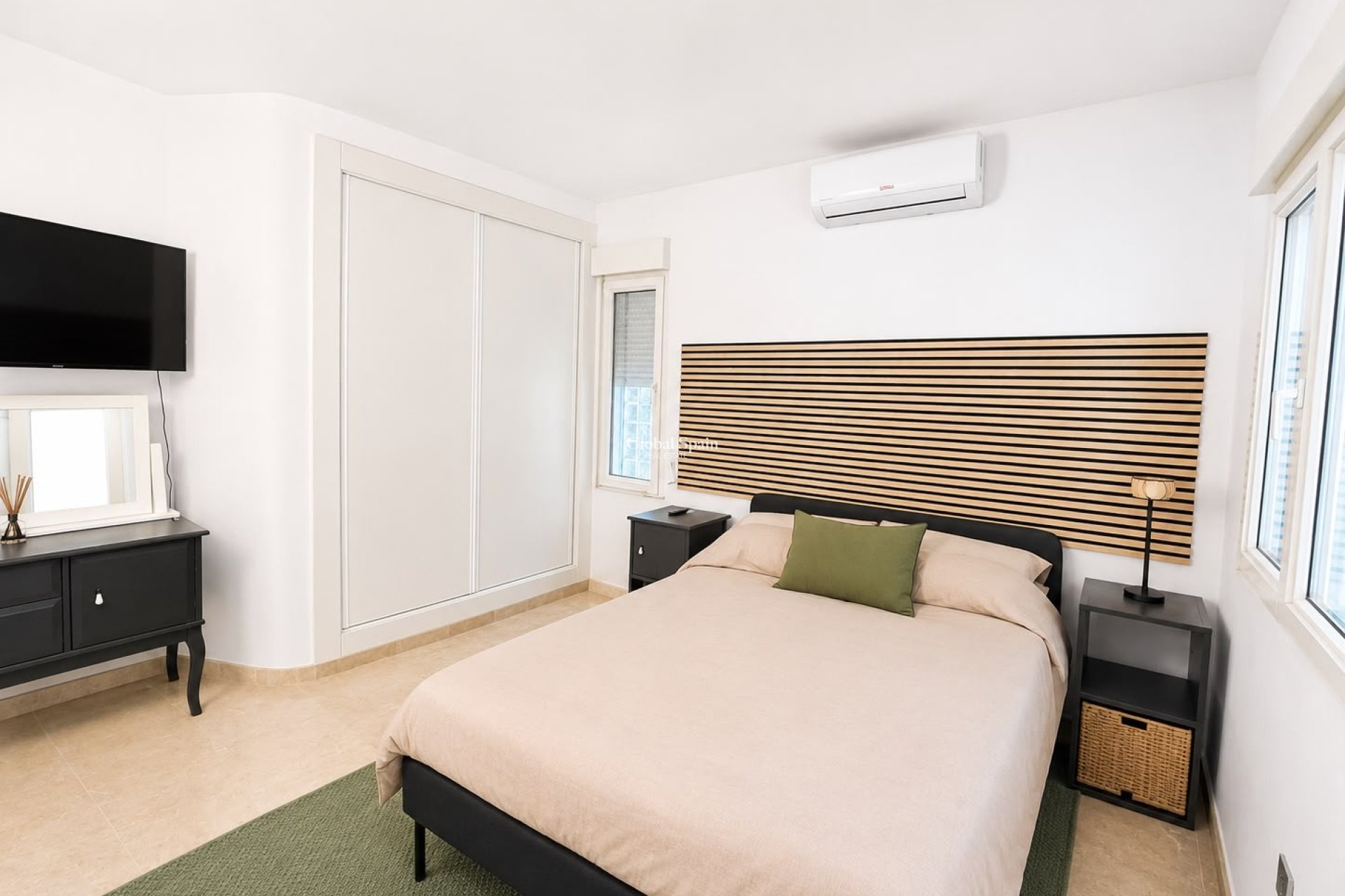 Resale - VILLA -
VILLAMARTÍN - Costa Blanca