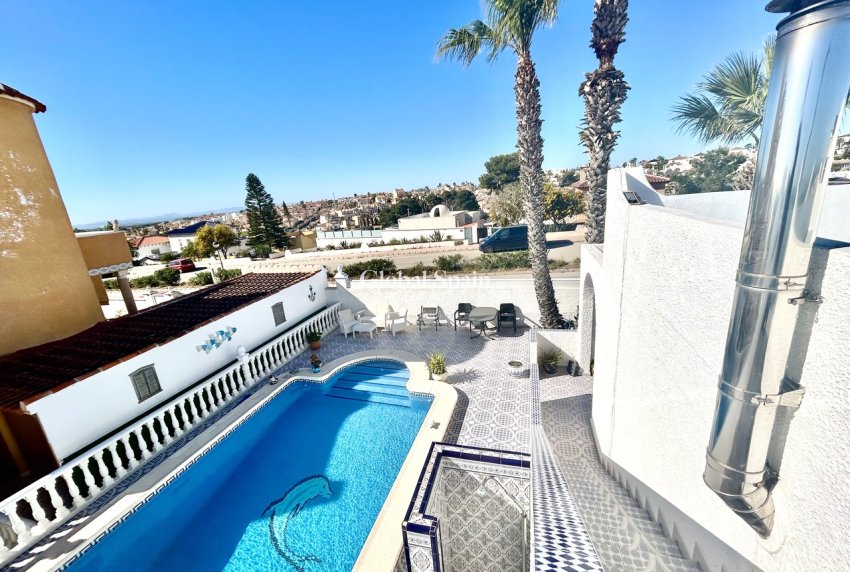 Resale - VILLA -
VILLAMARTÍN - Costa Blanca