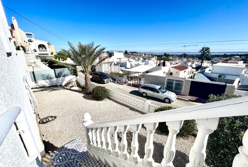 Resale - VILLA -
VILLAMARTÍN - Costa Blanca