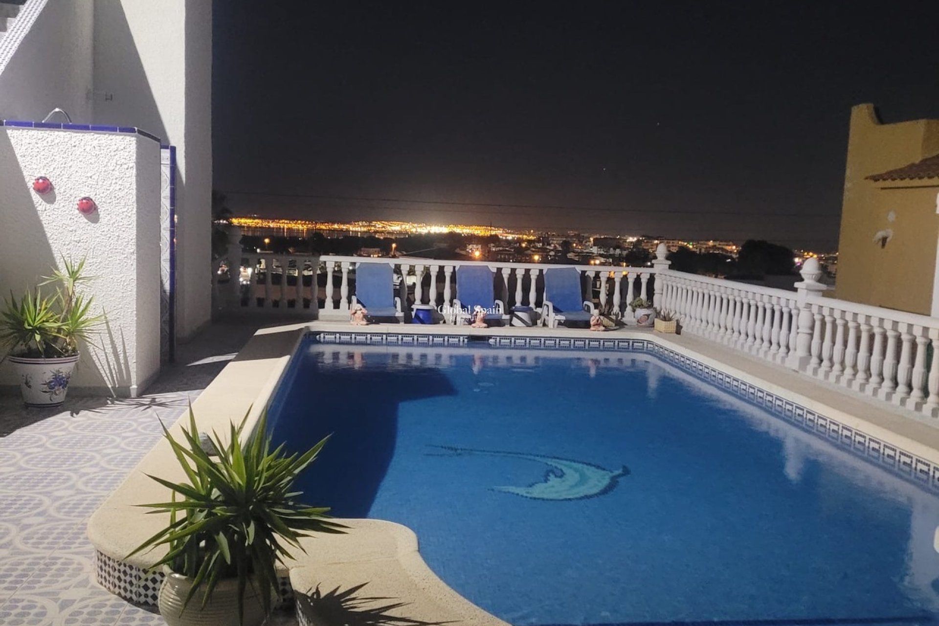 Resale - VILLA -
VILLAMARTÍN - Costa Blanca