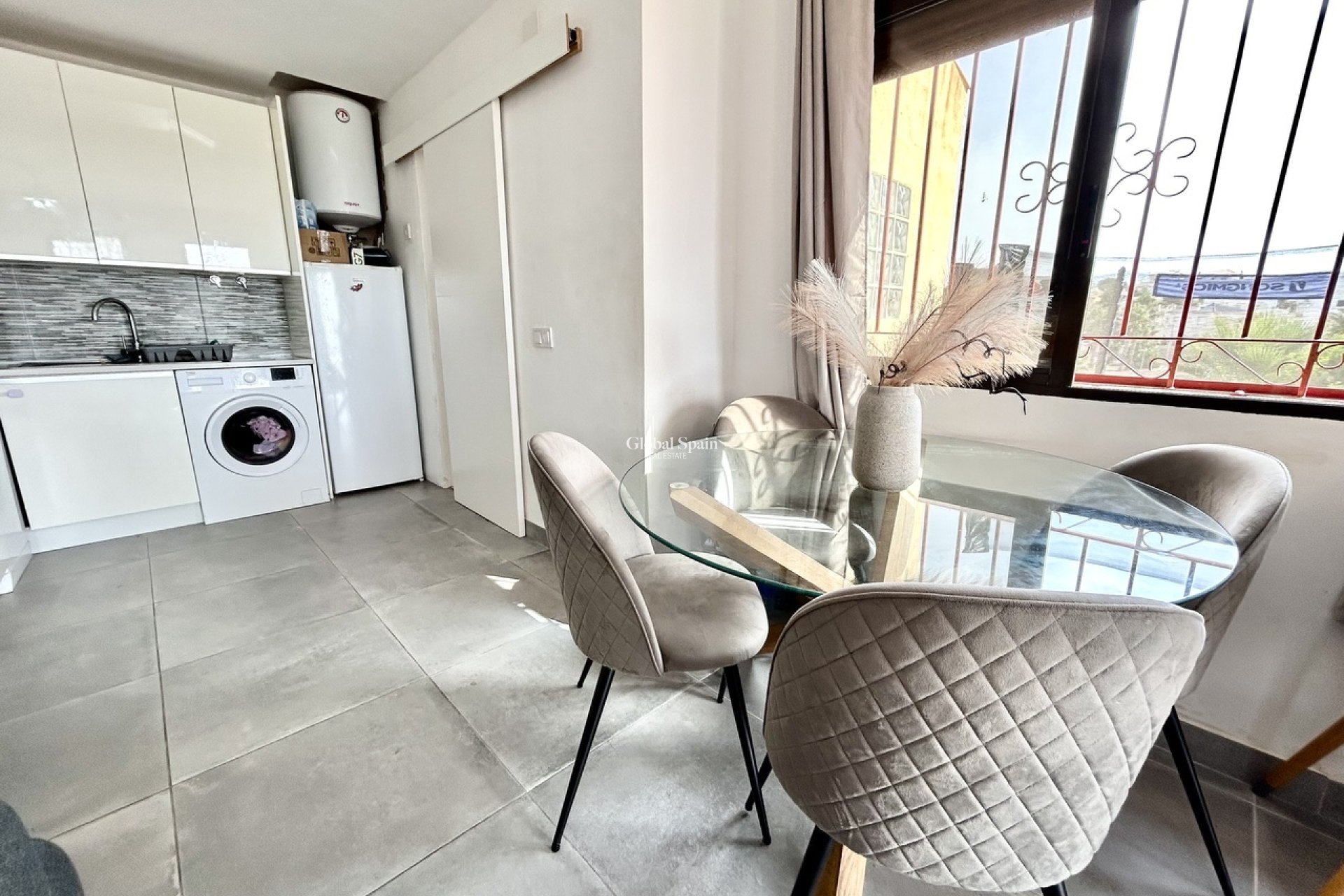 Resale - VILLA -
VILLAMARTÍN - Costa Blanca