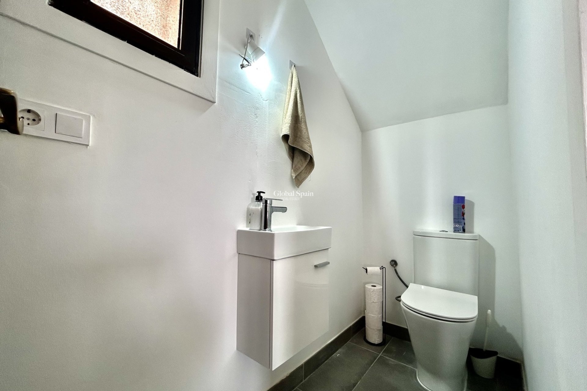Resale - VILLA -
VILLAMARTÍN - Costa Blanca