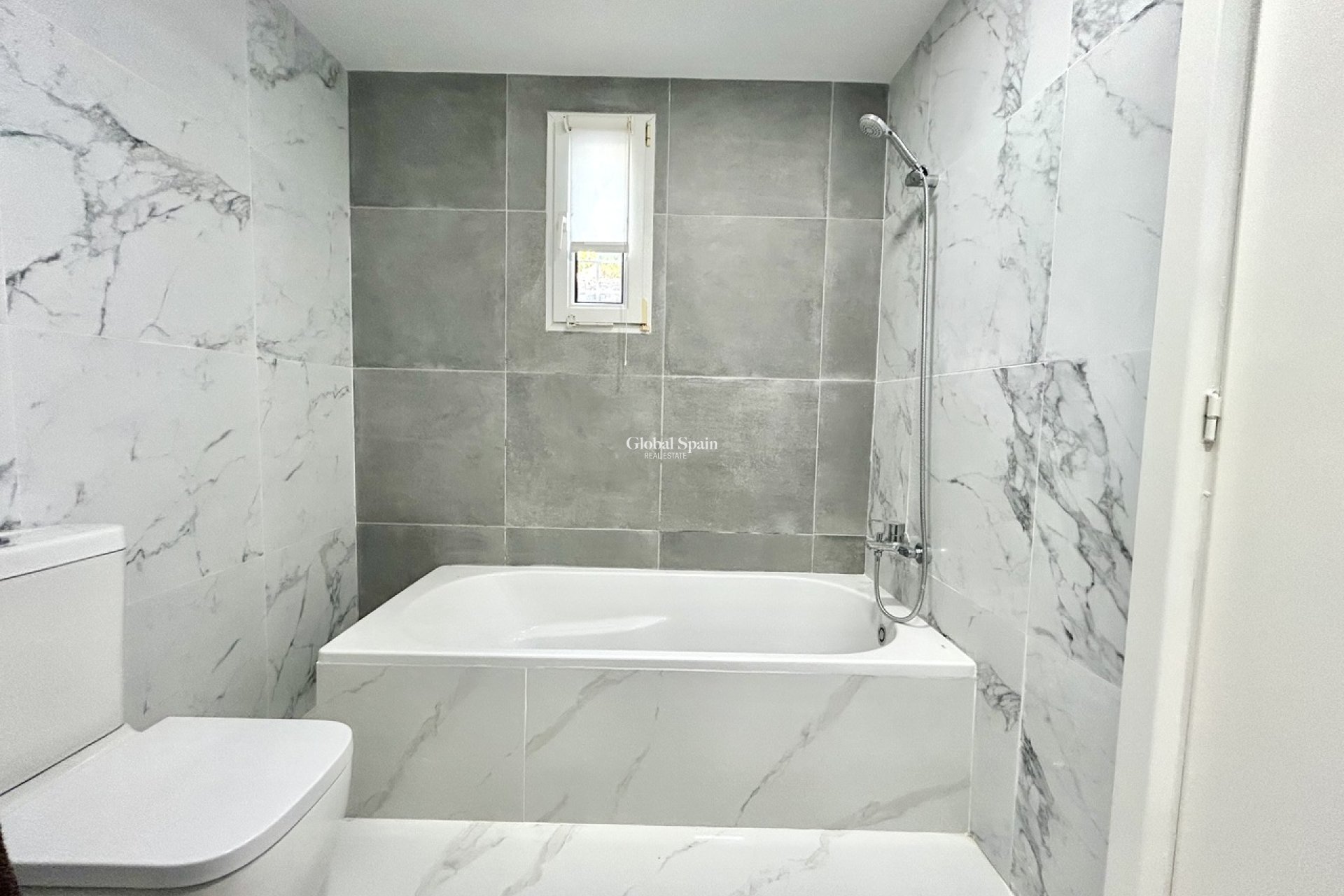 Resale - VILLA -
VILLAMARTÍN - Costa Blanca