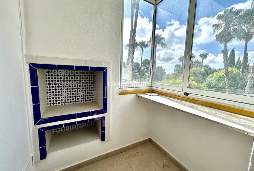 Resale - VILLA -
VILLAMARTÍN - Costa Blanca