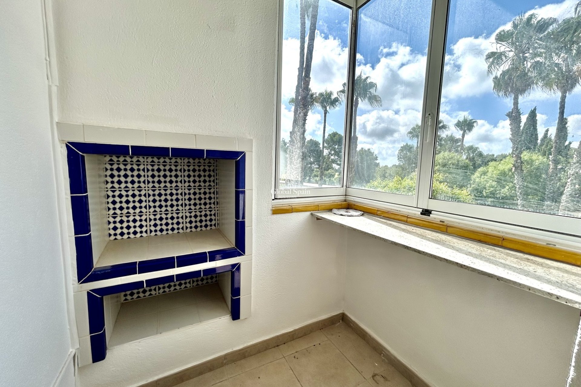Resale - VILLA -
VILLAMARTÍN - Costa Blanca