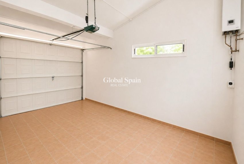 Resale - VILLA -
VILLAMARTÍN - Costa Blanca