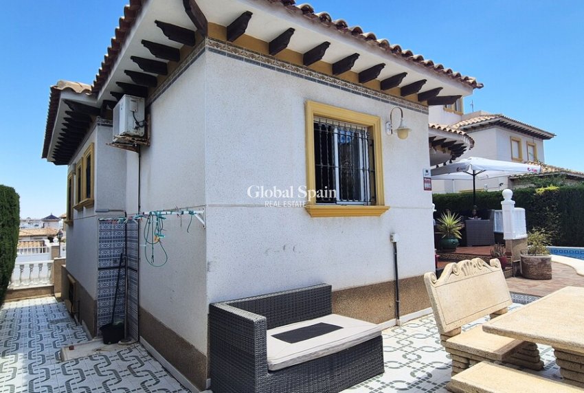 Resale - VILLA -
VILLAMARTÍN - Costa Blanca