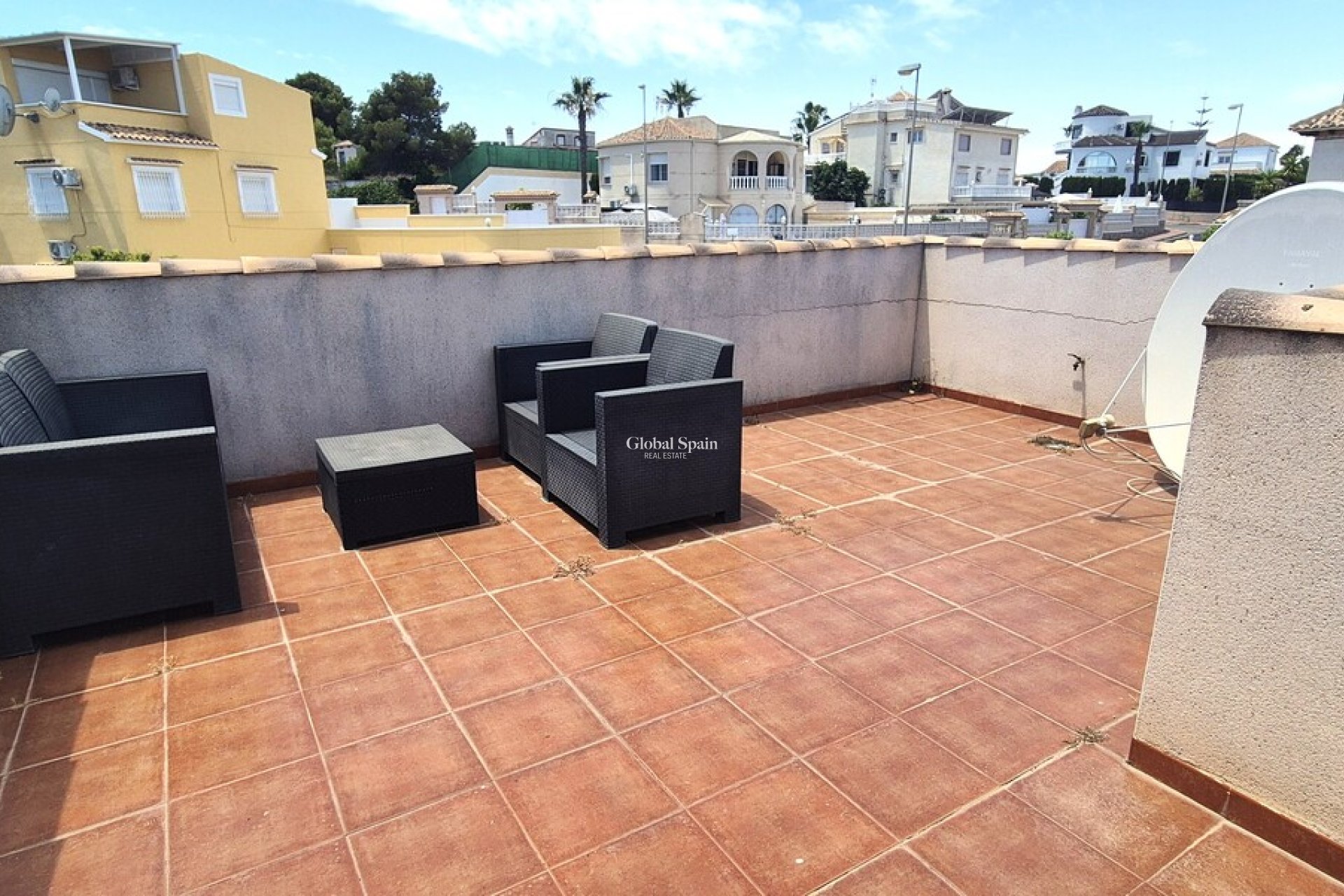 Resale - VILLA -
VILLAMARTÍN - Costa Blanca