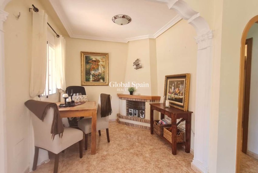 Resale - VILLA -
VILLAMARTÍN - Costa Blanca