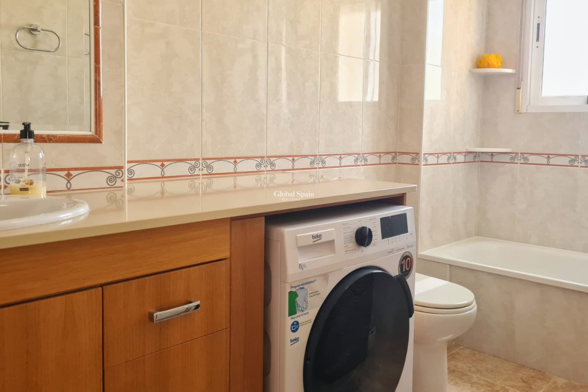 Resale - VILLA -
VILLAMARTÍN - Costa Blanca