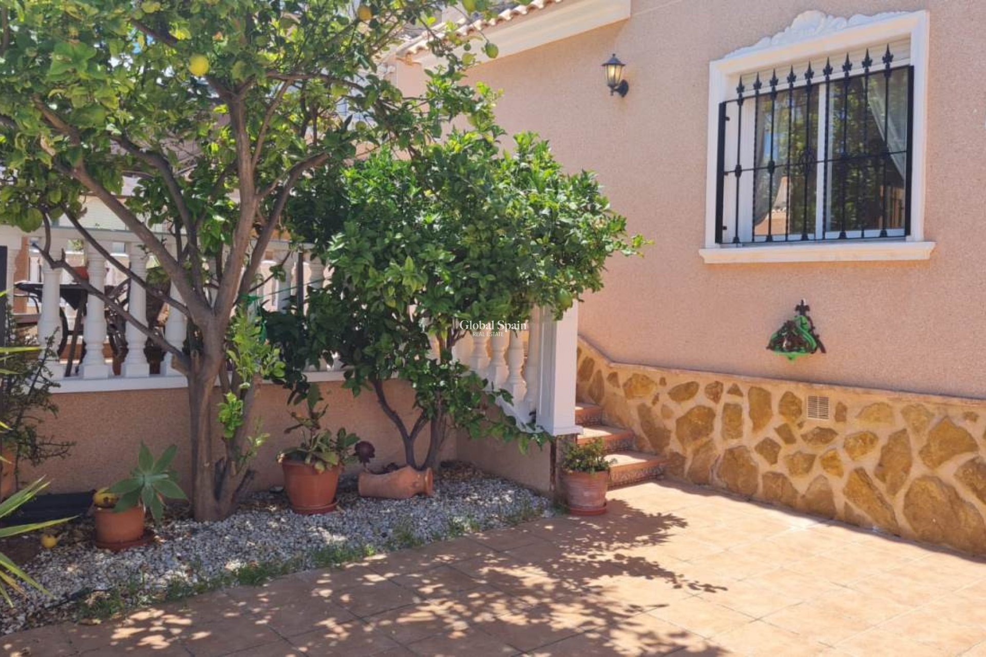 Resale - VILLA -
VILLAMARTÍN - Costa Blanca