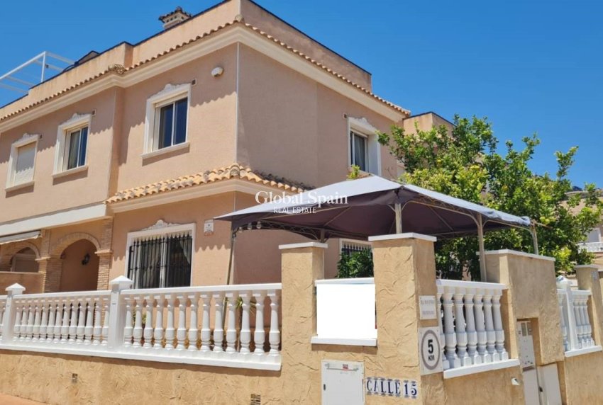 Resale - VILLA -
VILLAMARTÍN - Costa Blanca