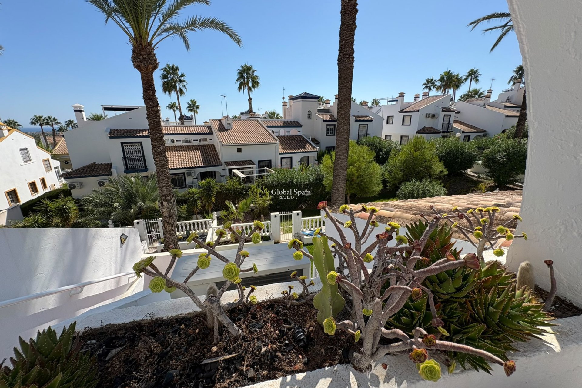 Resale - VILLA -
VILLAMARTÍN - Costa Blanca