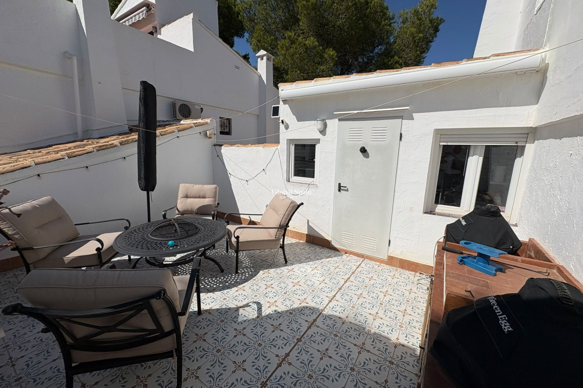 Resale - VILLA -
VILLAMARTÍN - Costa Blanca