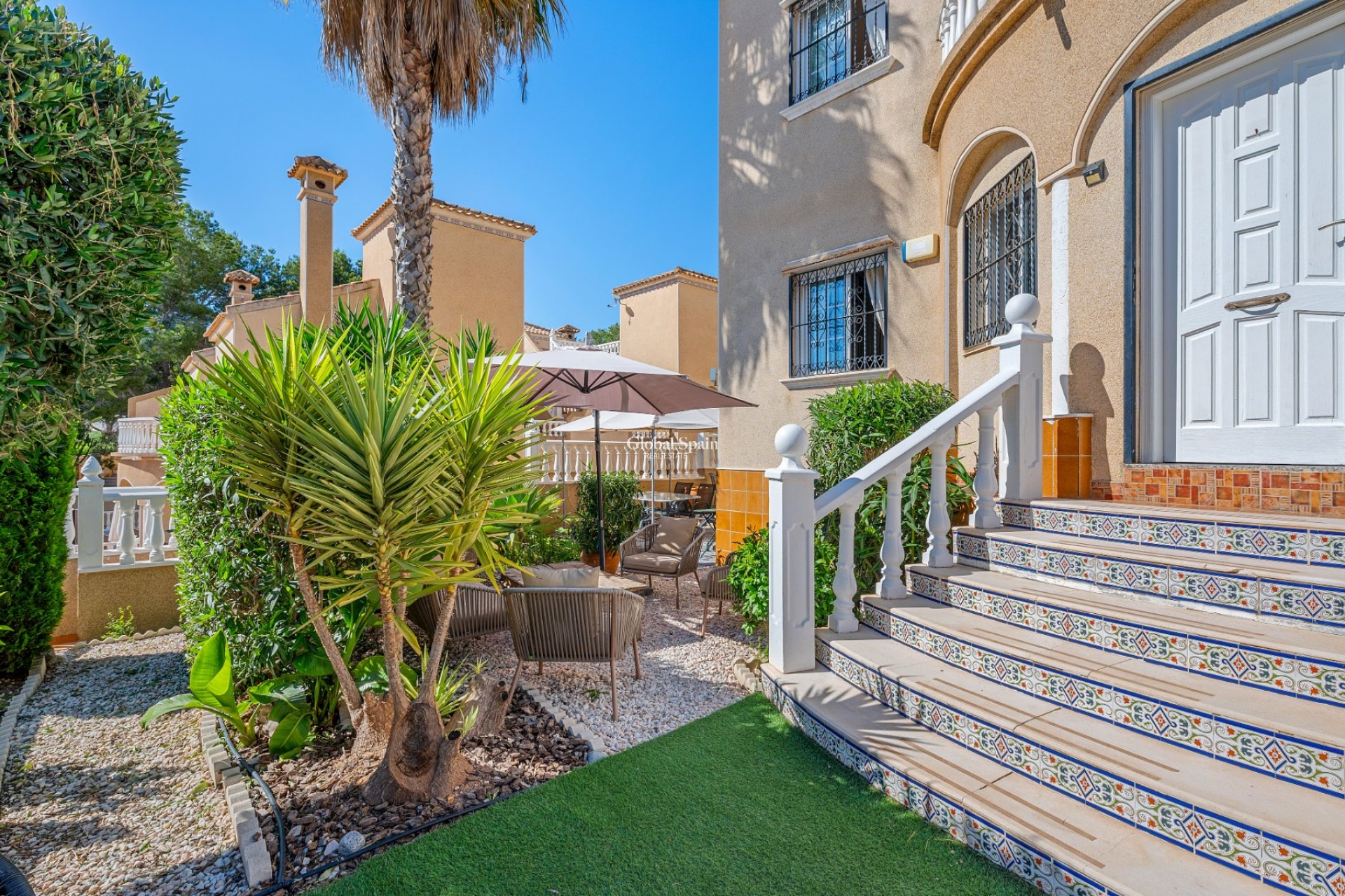 Resale - VILLA -
VILLAMARTÍN - Costa Blanca