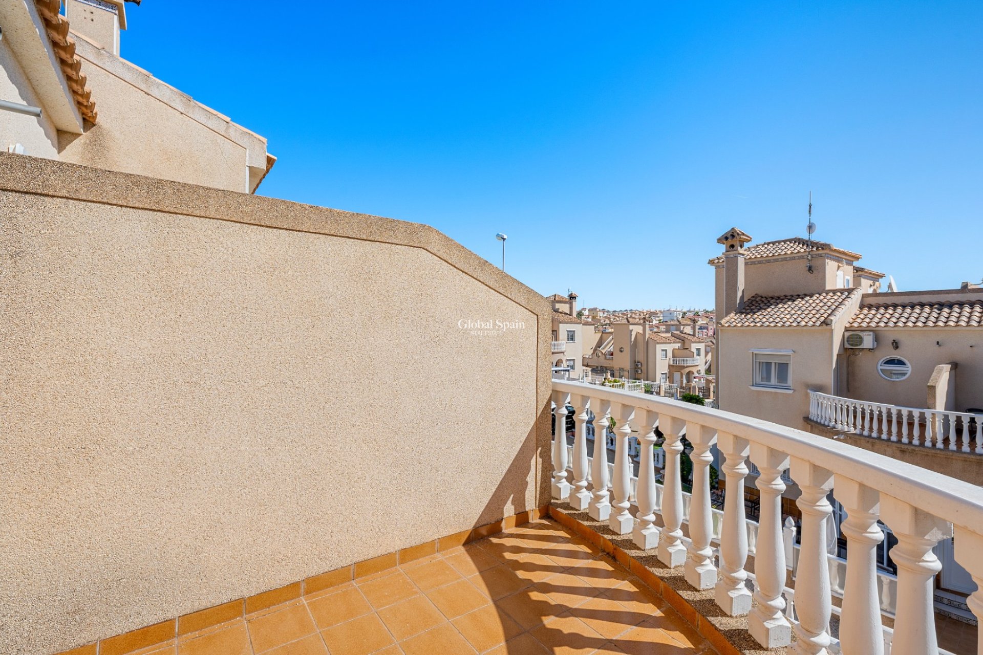 Resale - VILLA -
VILLAMARTÍN - Costa Blanca